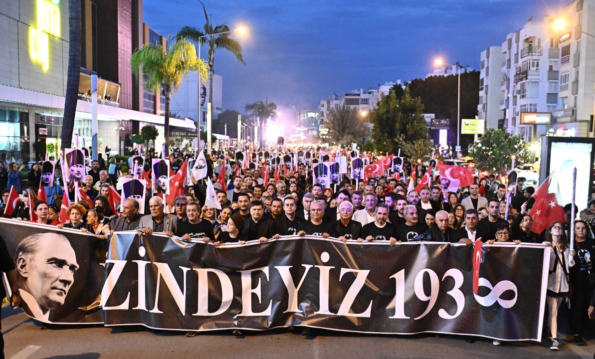 Muratpaşa'da binler Ata'ya Saygı Yürüyüşü'nde buluştu