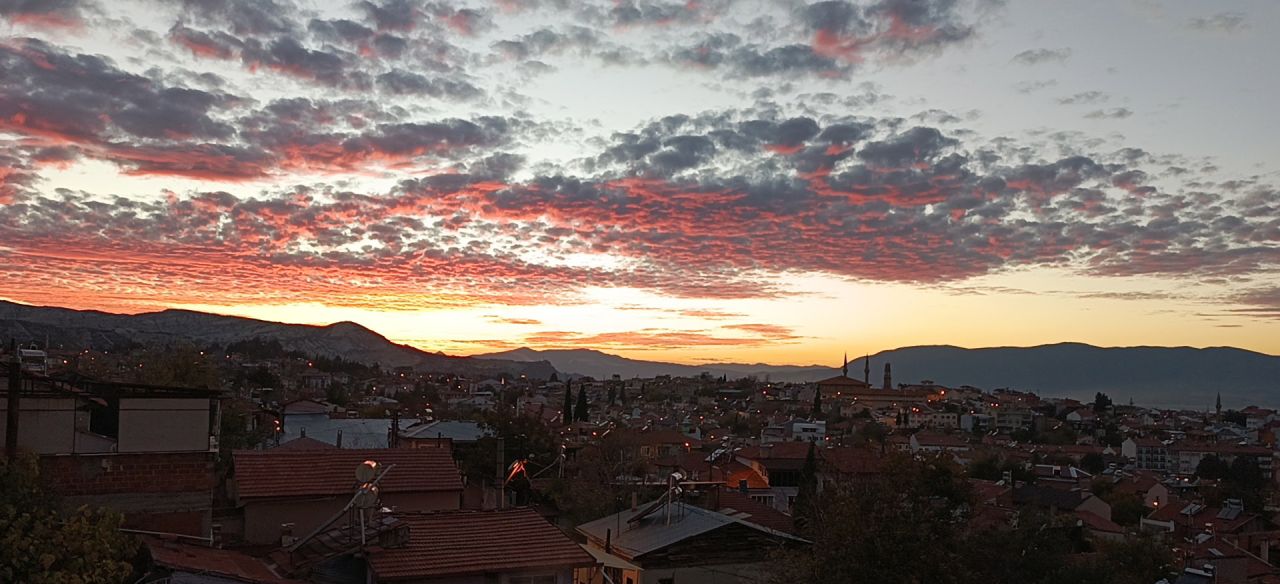 Gökyüzünde kızıl şölen