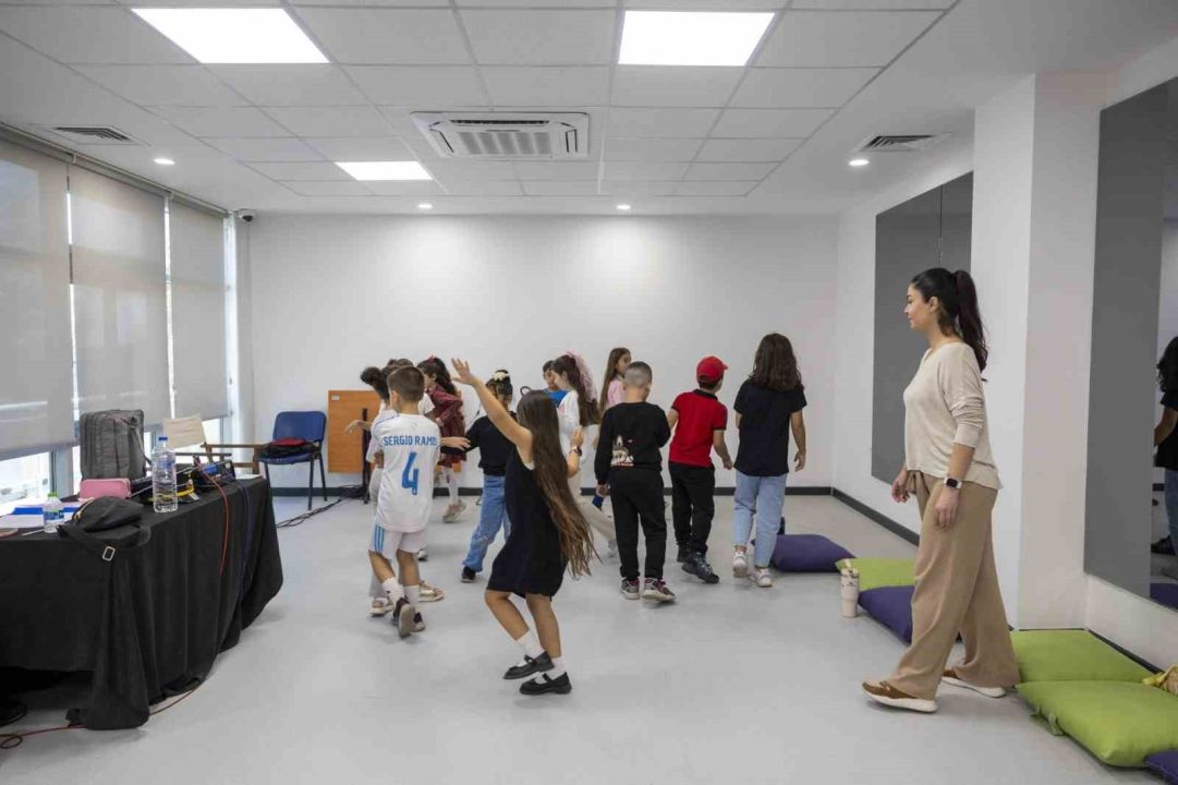 Mersin’de ücretsiz tiyatro kursuna yoğun ilgi