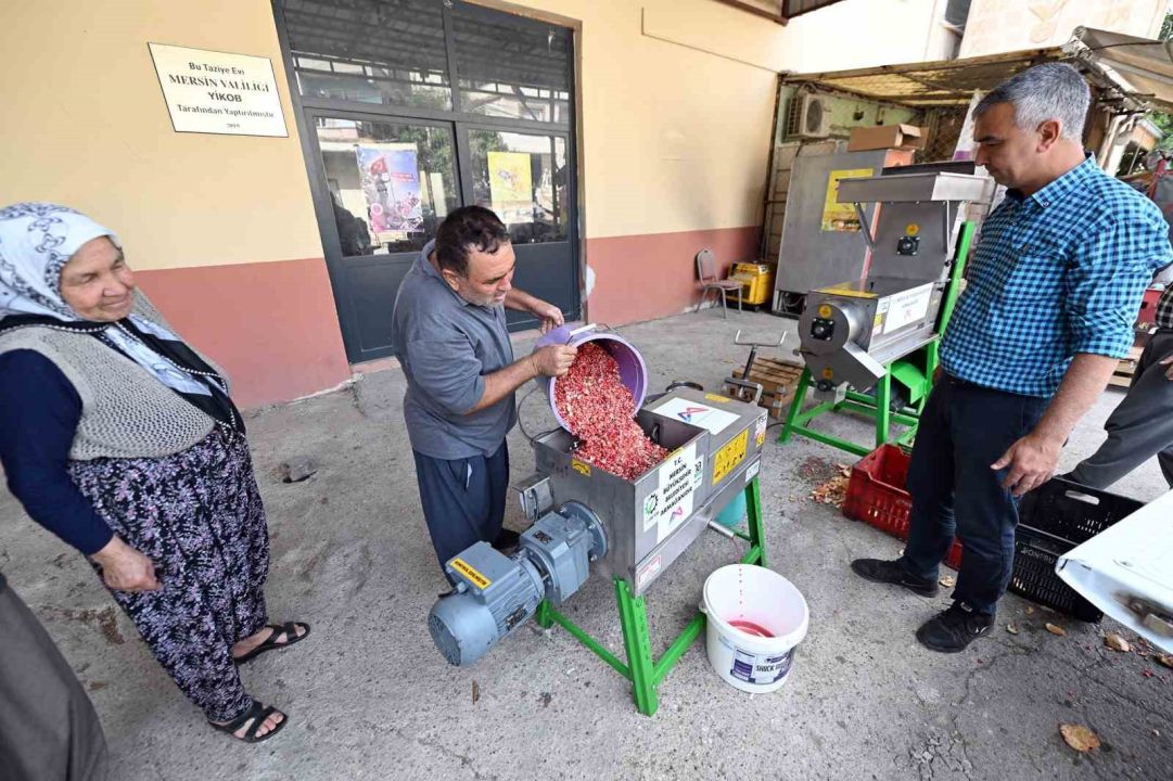 Mersin’de nar üreticilerine makine desteği