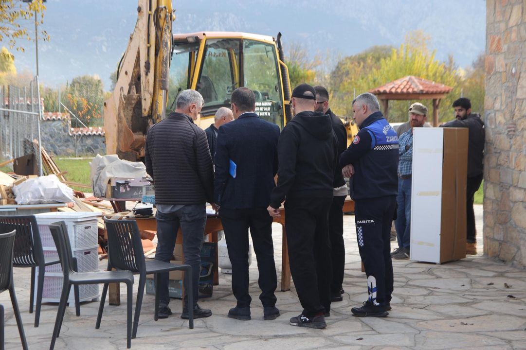 Dünyaca ünlü Karabağlar Yaylası'ndaki 4 kaçak yapının yıkımına başlandı