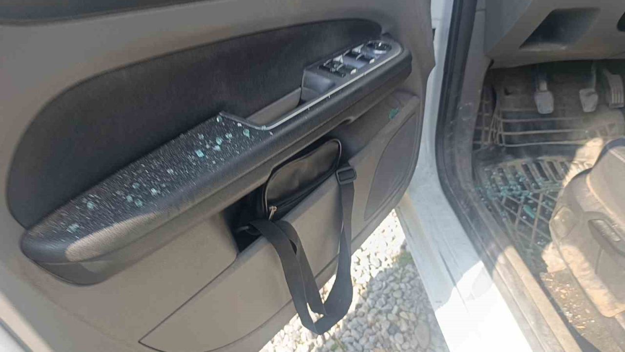 Antalya’da 16 yaşındaki çocuk otomobilin camını kırıp 50 bin TL çaldı