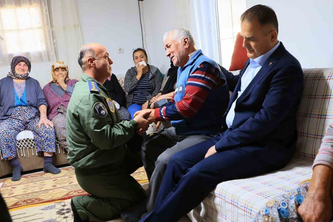 Vali Akbıyık, Şehit Astsubay Kuran’ın ailesine taziyede bulundu