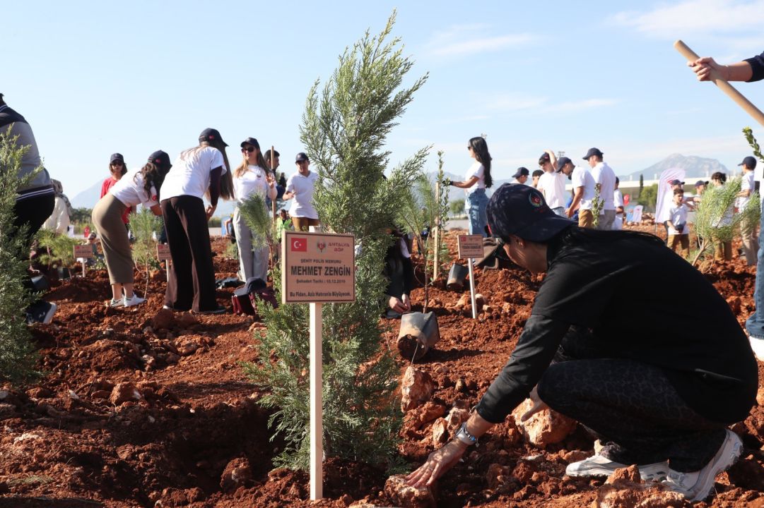 Şehitler için fidan dikim etkinliği
