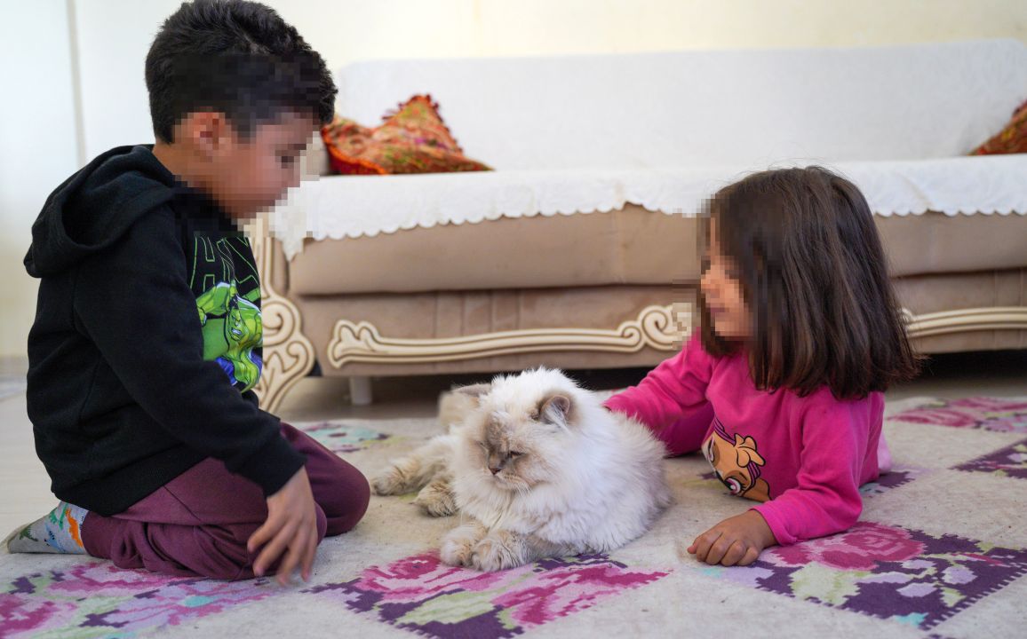 Evden tahliye kararı verilen dede ve 3 torununa yardım eli uzandı