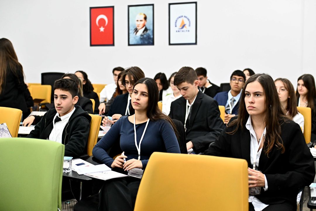 Genç delegeler ASSİM'de basın özgürlüğünü tartıştı