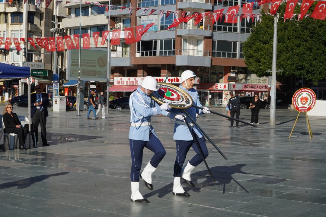 KKTC'nin kuruluş yıl dönümü kutlandı