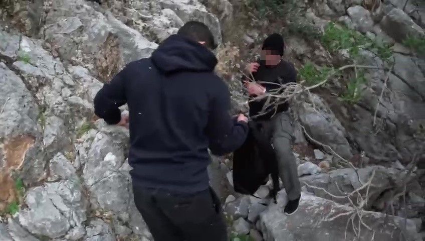 Yürüyüşe çıktıkları dağda mahsur kaldılar, yardımlarına JAK ve AFAD ekibi yetişti