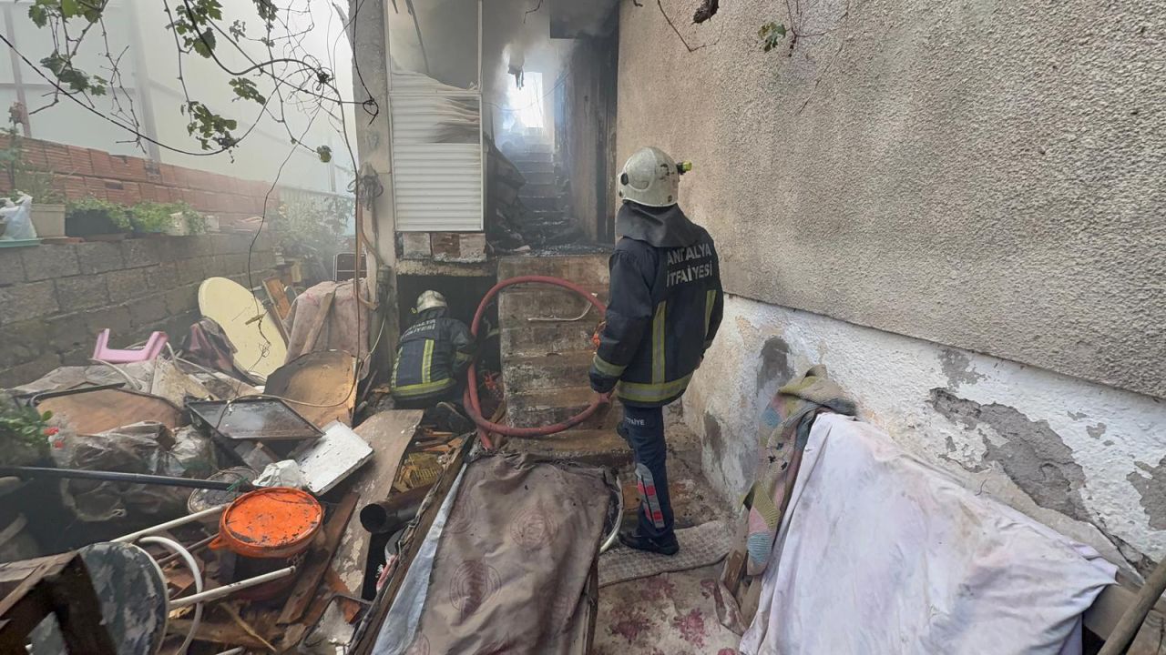 Çifti alevlerin arasından çıkardılar