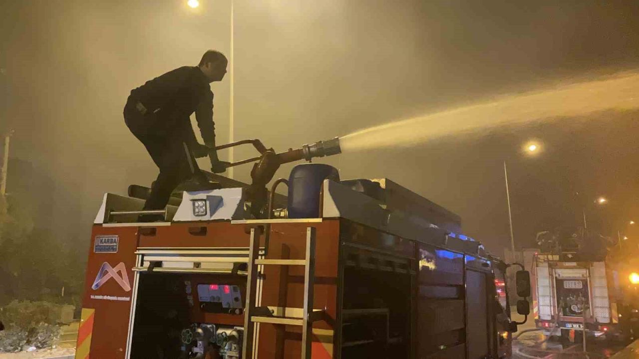 Hobi bahçesindeki baraka alev alev yandı