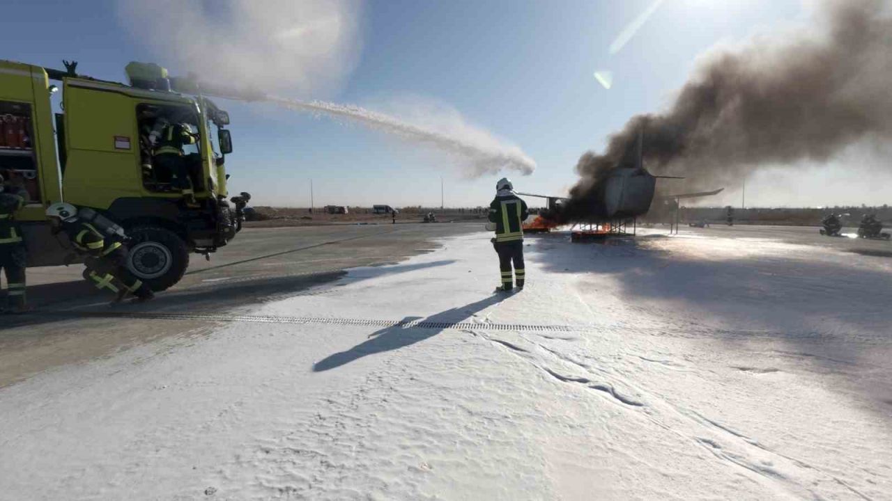 Çukurova Havalimanı’nda uçak kazası tatbikatı gerçeğini aratmadı