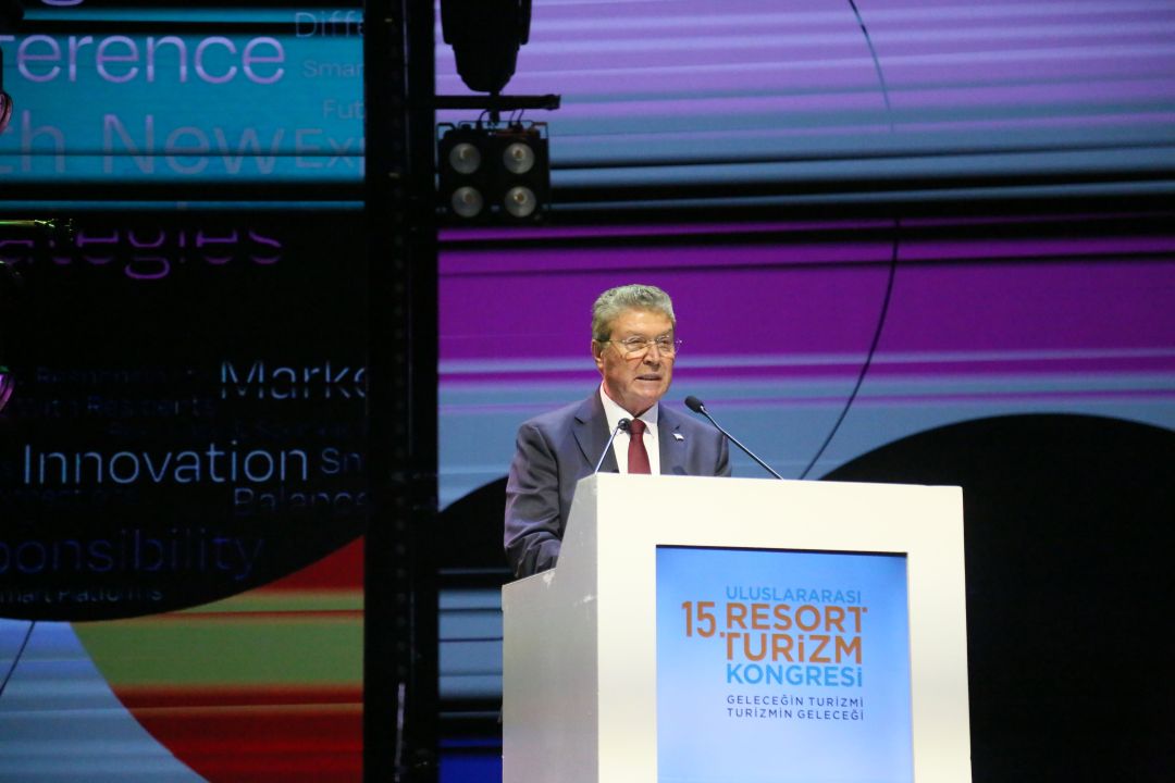 KKTC Başbakanı Üstel: Güneye gelen turistlerin kuzeye geçişinin engellenmesi turizm etiğine aykırıdır