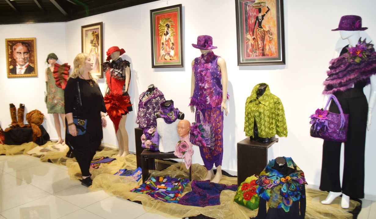 AKHEM'de yeni sezonun ilk el sanatları sergisi