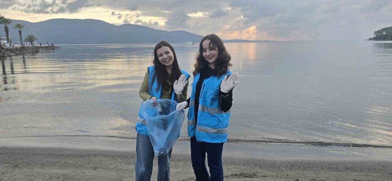 Menteşe’nin gönüllü gençlerinden örnek çevre hareketi