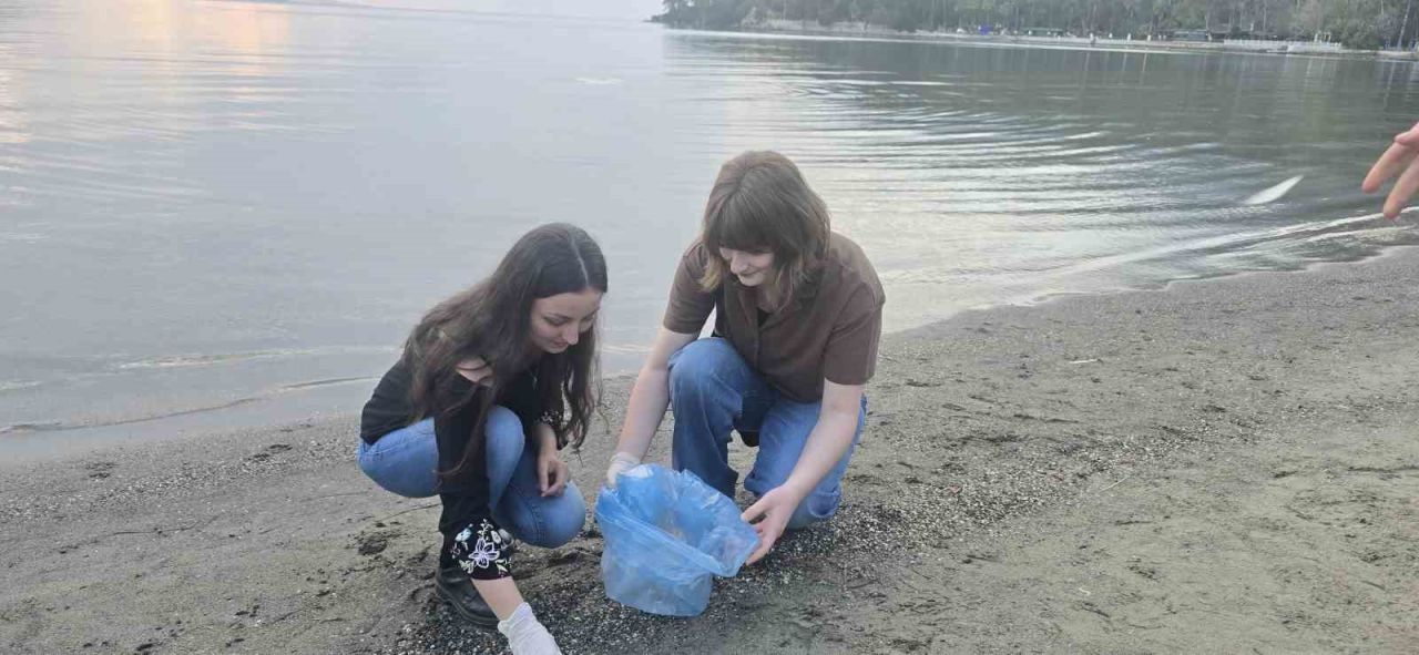 Menteşe’nin gönüllü gençlerinden örnek çevre hareketi