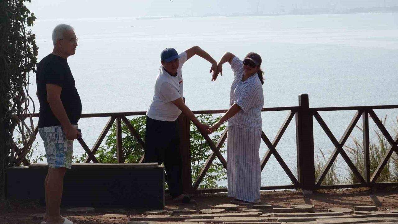 Türkiye soğukla mücadele ederken dünyaca ünlü sahilde yaz görüntüsü