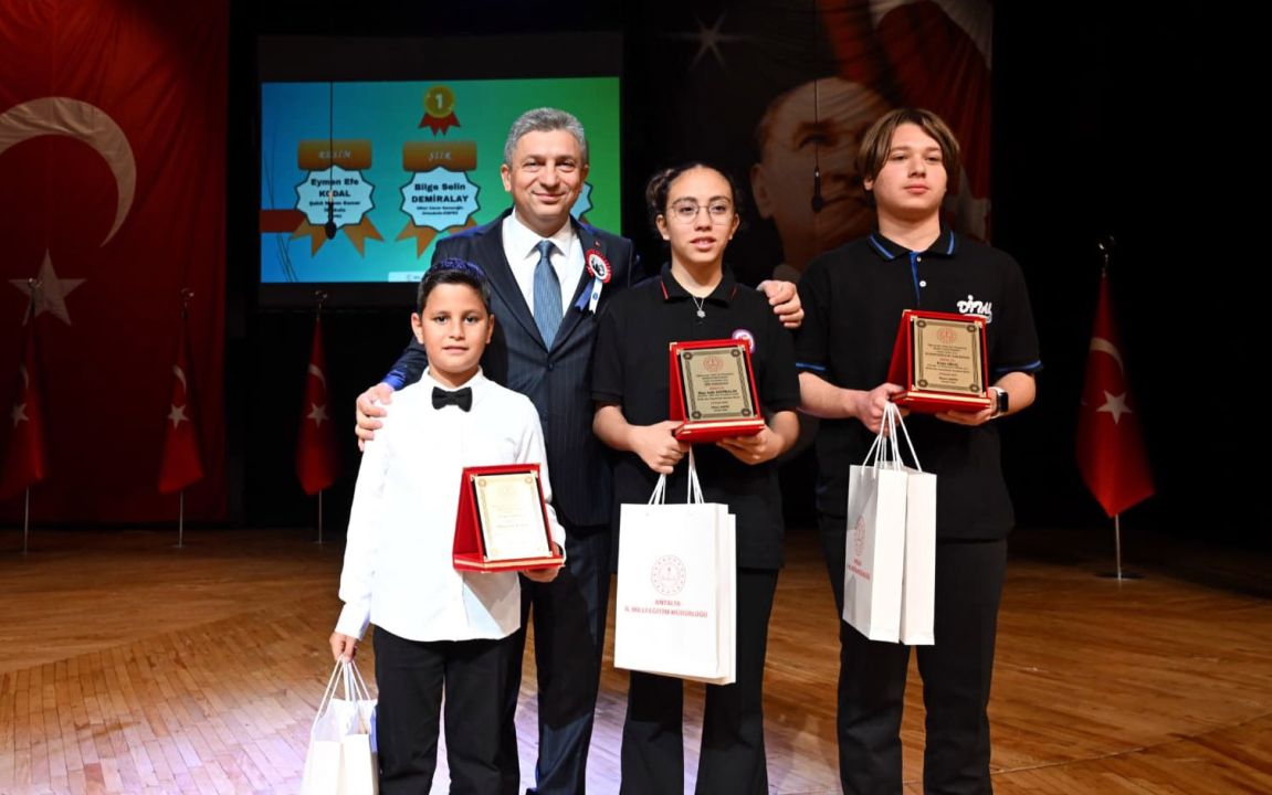 Antalya’da 24 Kasım Öğretmenler Günü kutlandı