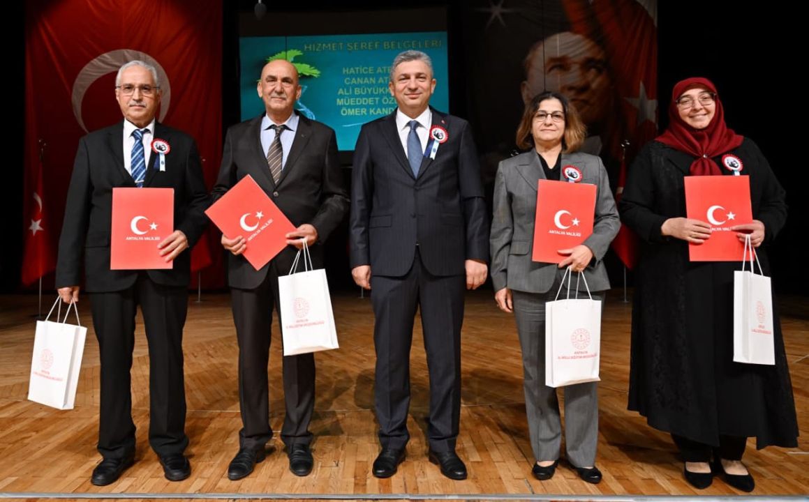 Antalya’da 24 Kasım Öğretmenler Günü kutlandı