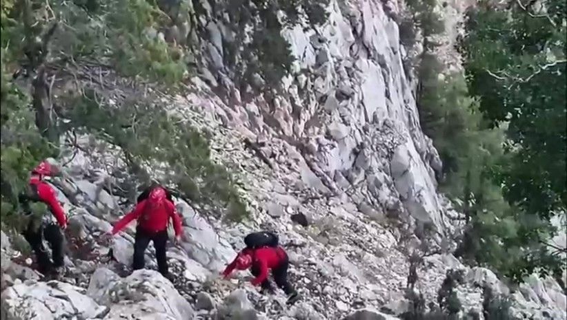 Yürüyüş sırasında kaybolan 2 genç, 15 saat sonra JAK timleri tarafından bulundu