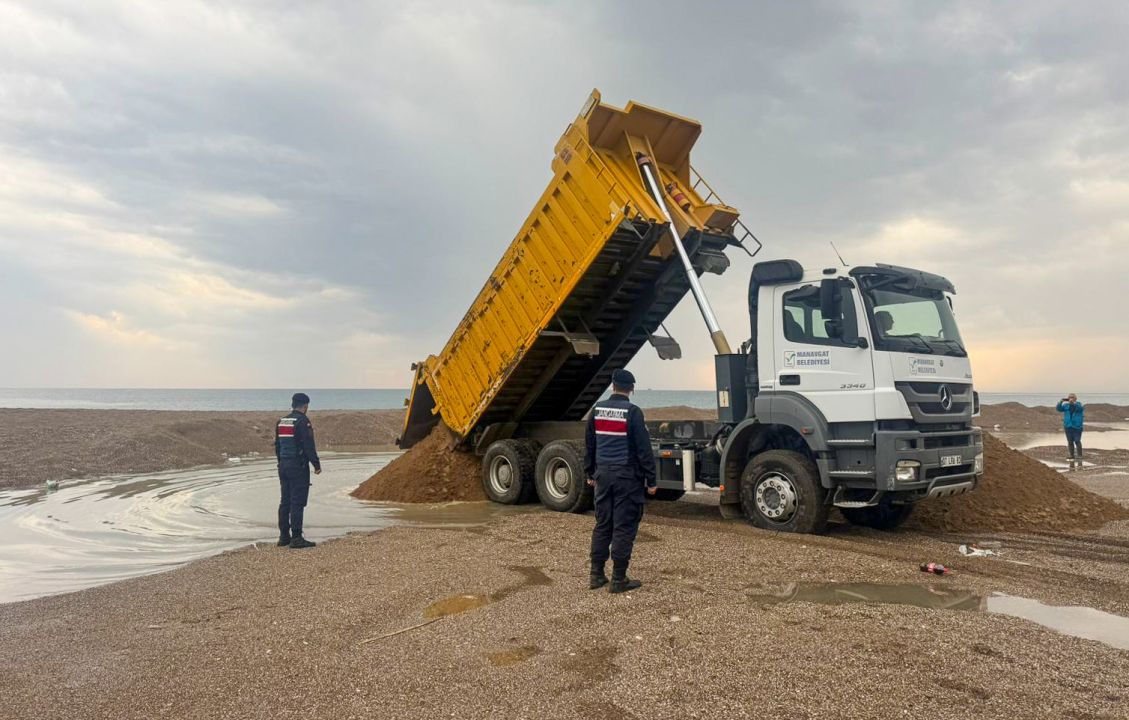Doğayı tahrip eden kum hırsızları yakalandı: Tahribat dron kamerasında