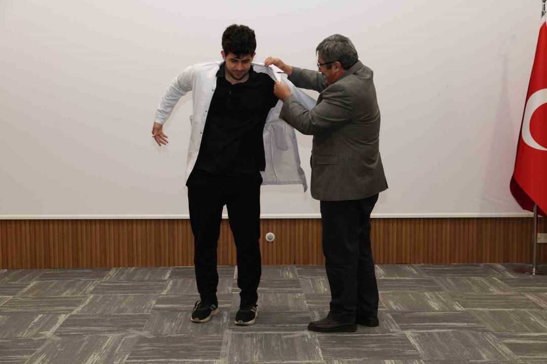 ALKÜ’lü Diş Hekimliği Fakültesi öğrencileri beyaz önlüklerini giydi