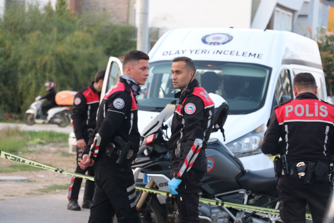 Husumetli kuzenlerin barışma buluşması silahlı kavgaya dönüştü: 1 ölü