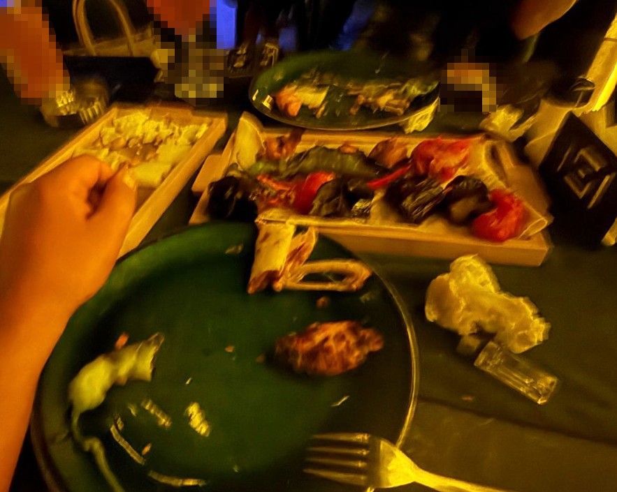 Sosyal medyadan sahte kadın profiliyle kandırdıkları erkeklere eğlence mekanında 10 kat hesap ödetmişler