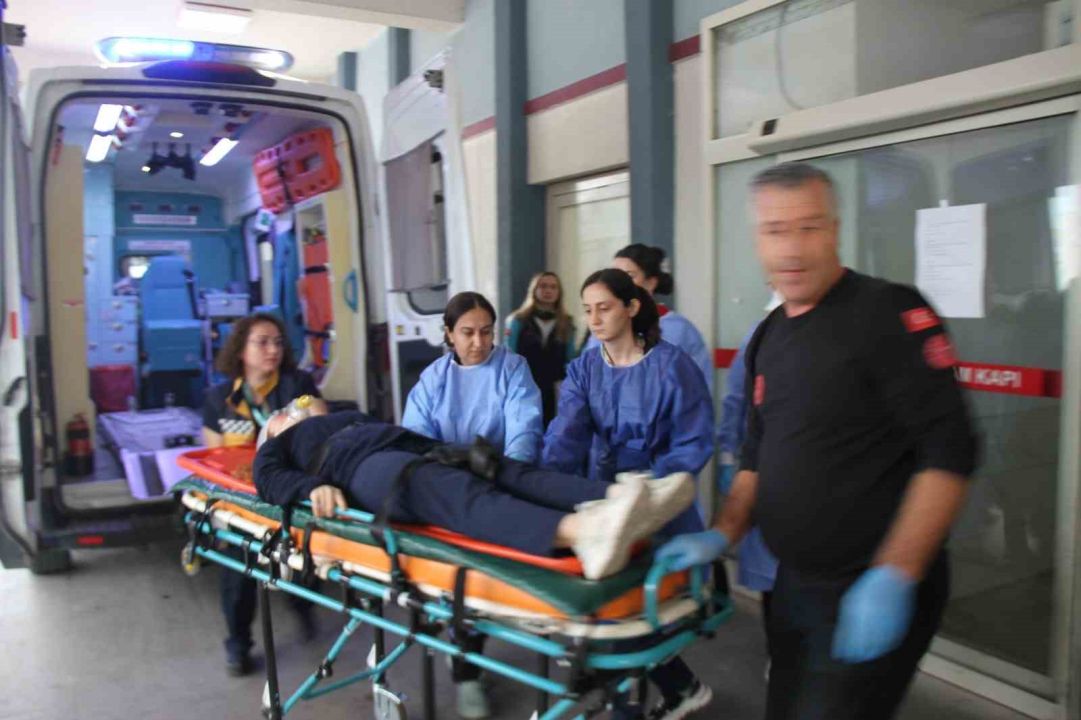 Hastane acilindeki tatbikat gerçeğini aratmadı: Hasta ve yakınları usta oyunculara taş çıkardı