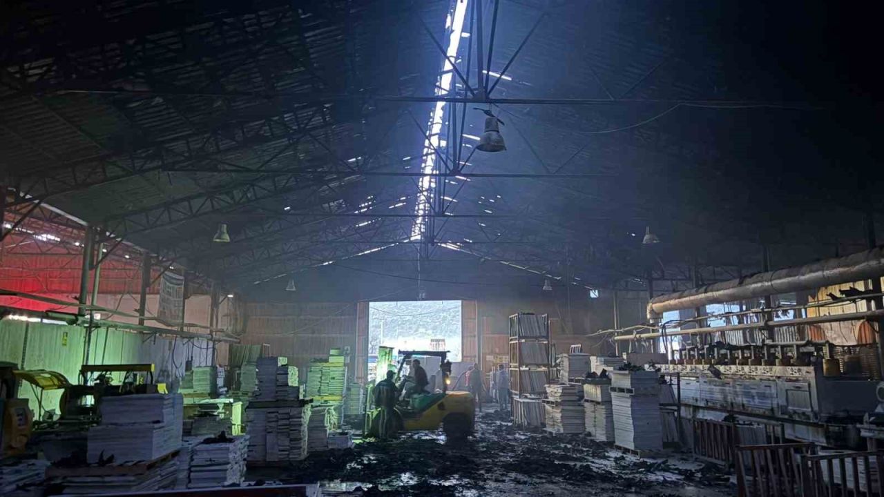 Burdur’da mermer fabrikasında yangın