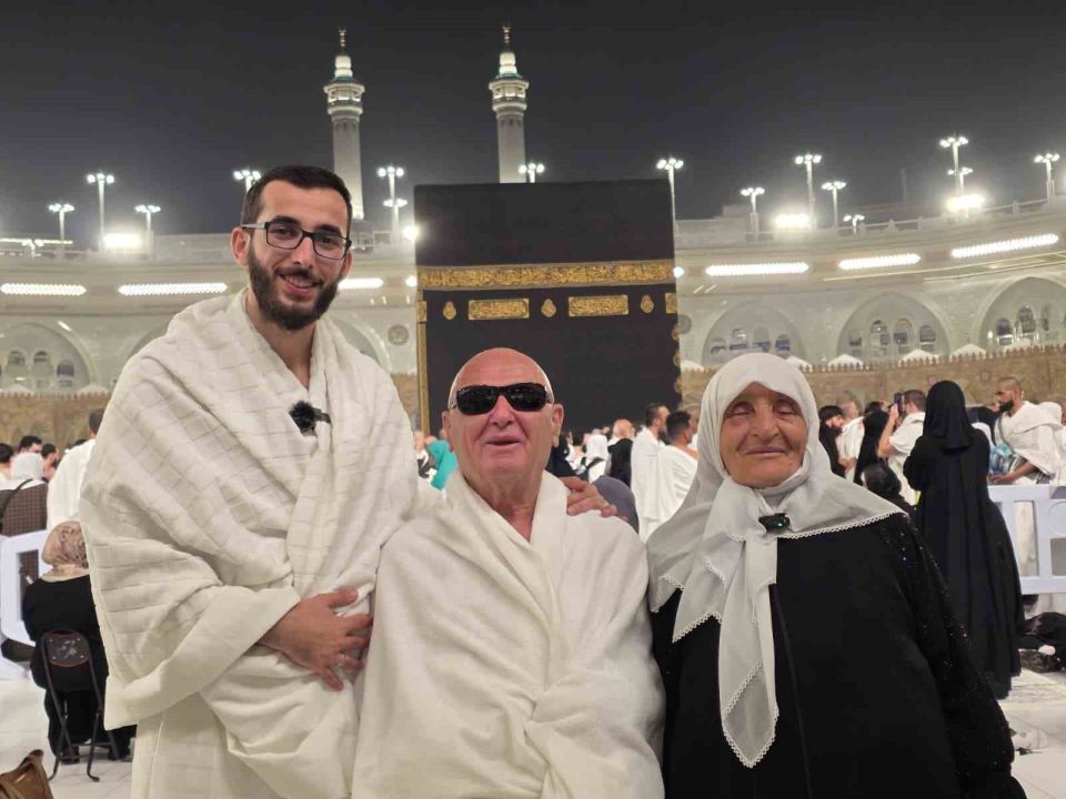 Görme engelli Ramazan amca ve Nuriye teyze umreye kavuştu