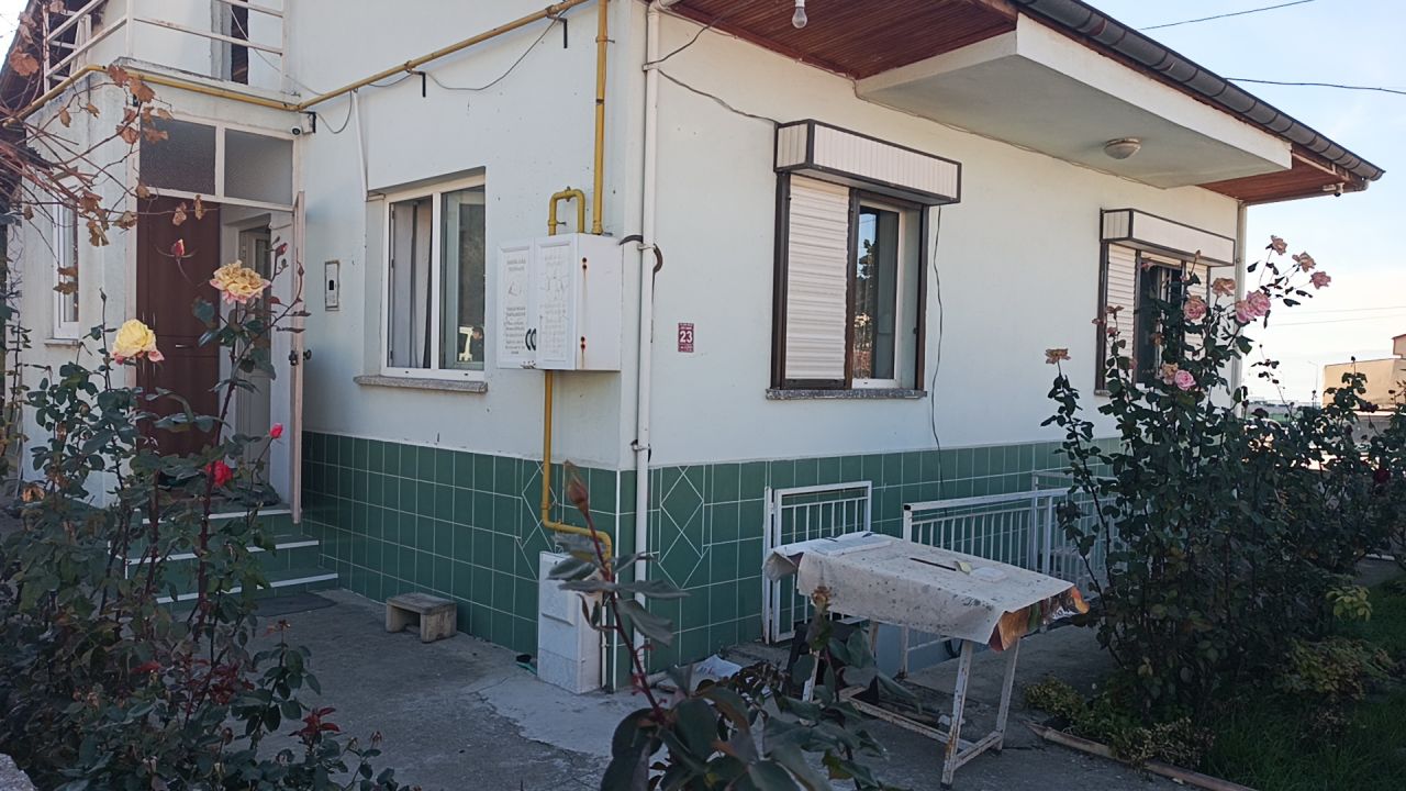 Evinde ölü bulundu