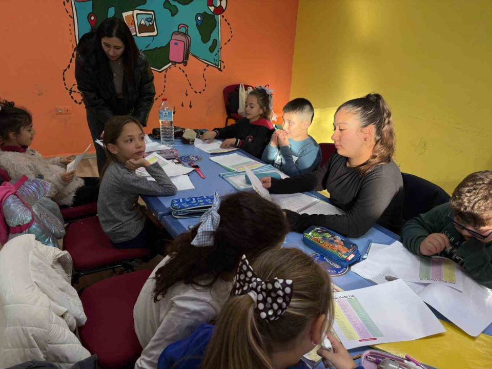 Menteşe’de çocuklar İngilizceyi eğlenerek öğreniyor
