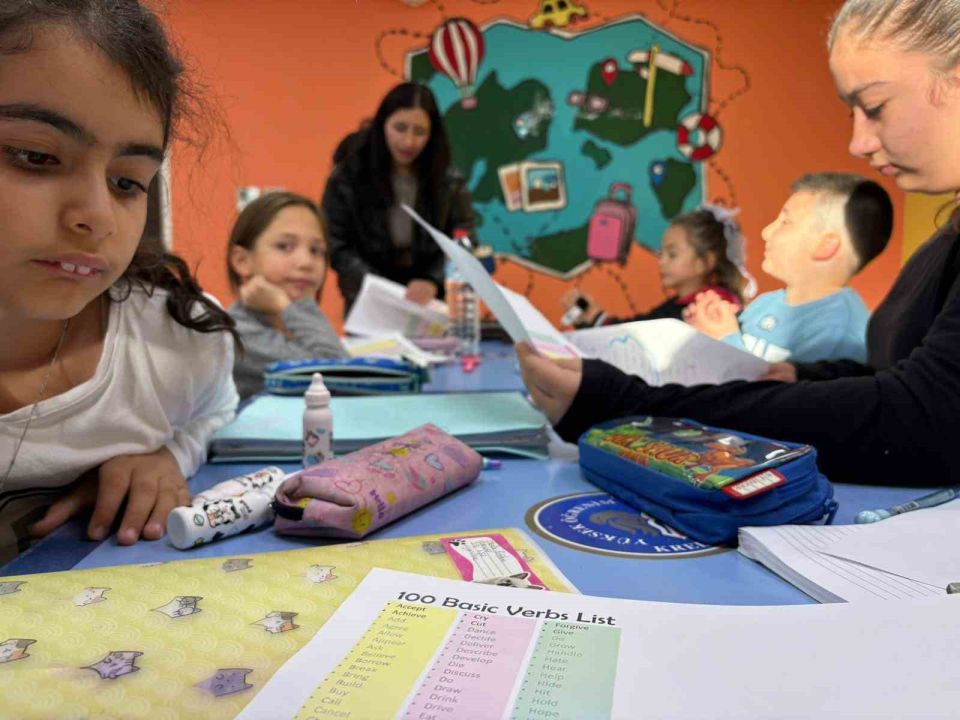 Menteşe’de çocuklar İngilizceyi eğlenerek öğreniyor