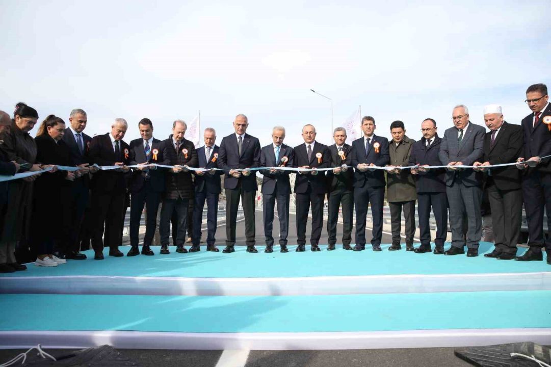 Bakan Ersoy: "Asdendos, Phaselis, Olympos ve özellikle Side antik kentlerinde yürüttüğümüz çalışmalarla tüm dünyanın gıpta ile baktığı bir noktaya geldik"