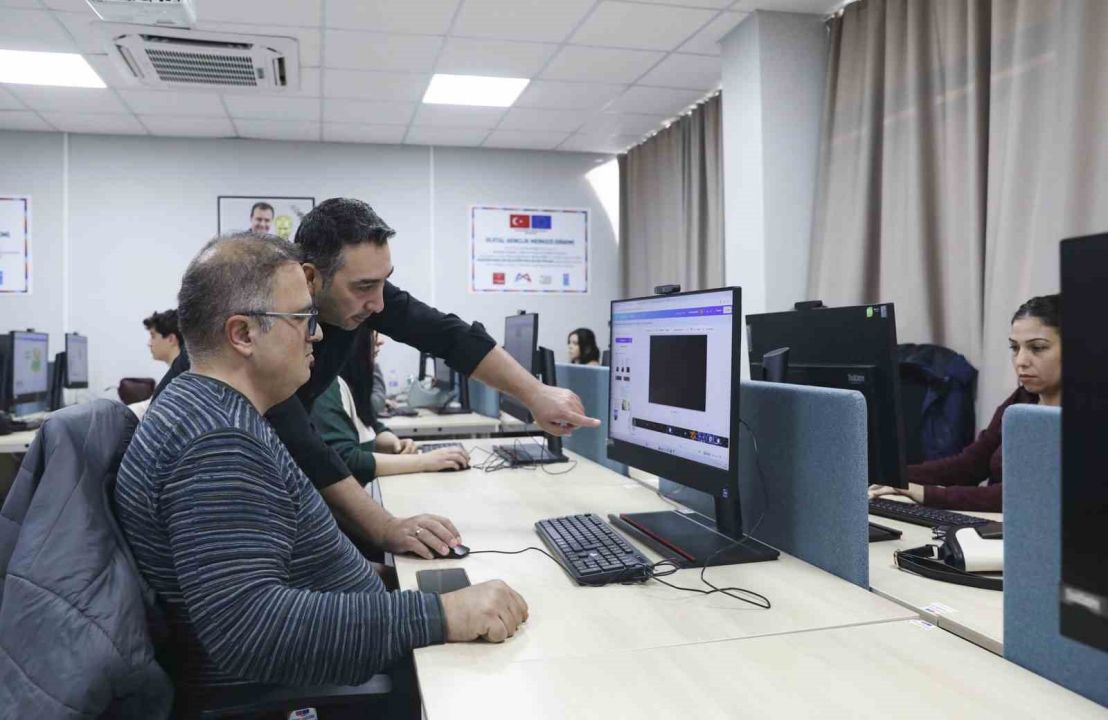 MERCEK’te dijital tasarım ve Canva kursuna yoğun ilgi
