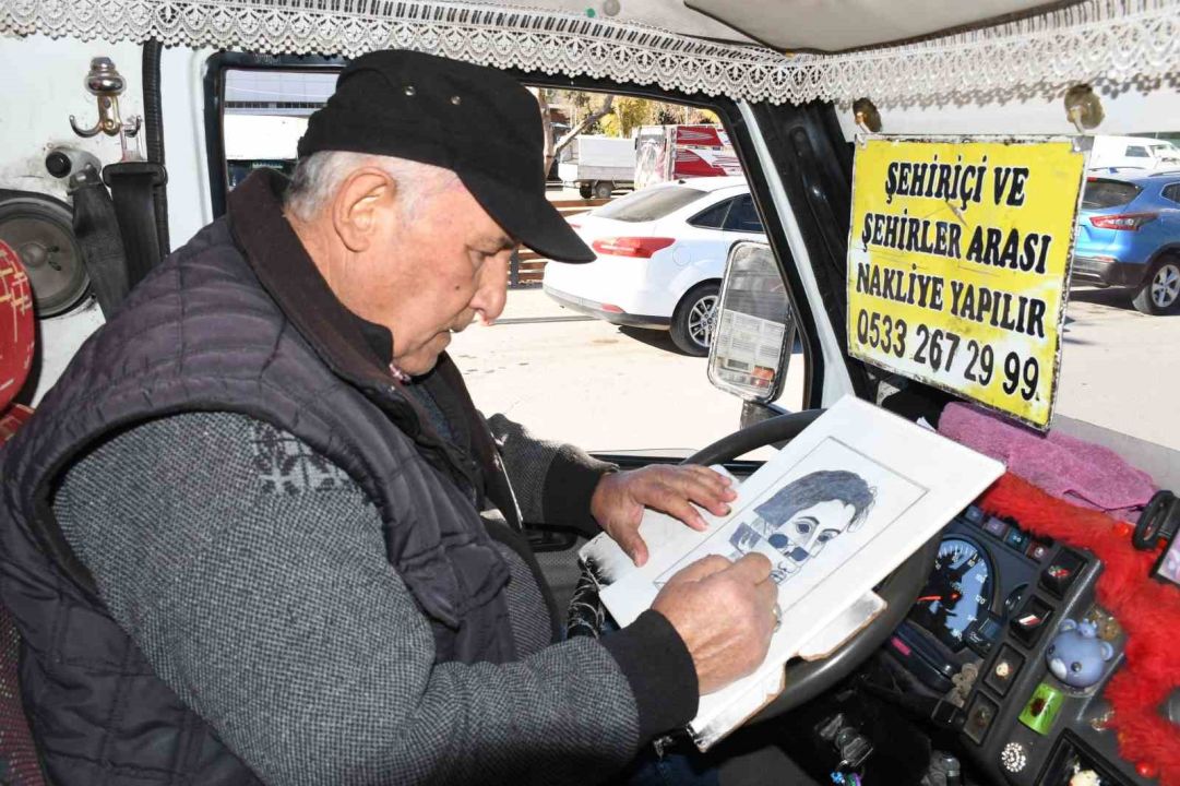 Çizimlerini gören ressam sanıyor: Ama mesleği bambaşka