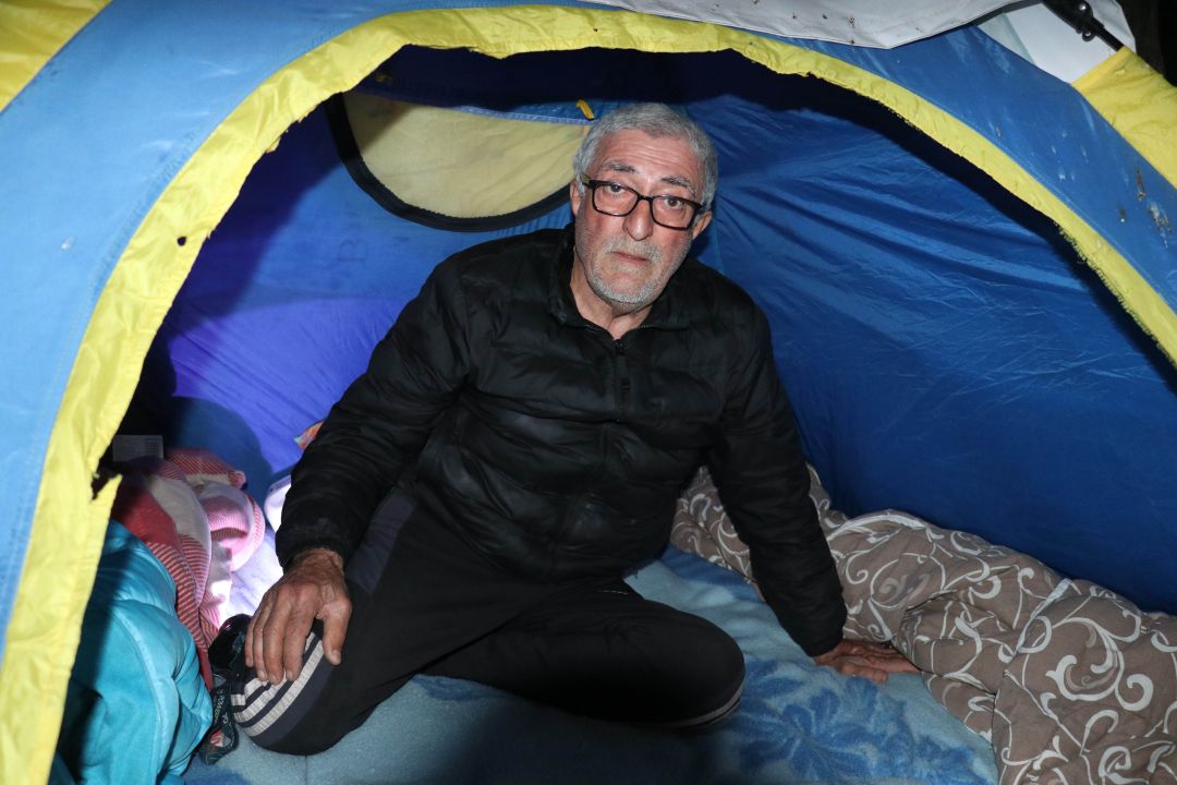 Parkta, çadırda yaşam mücadelesi