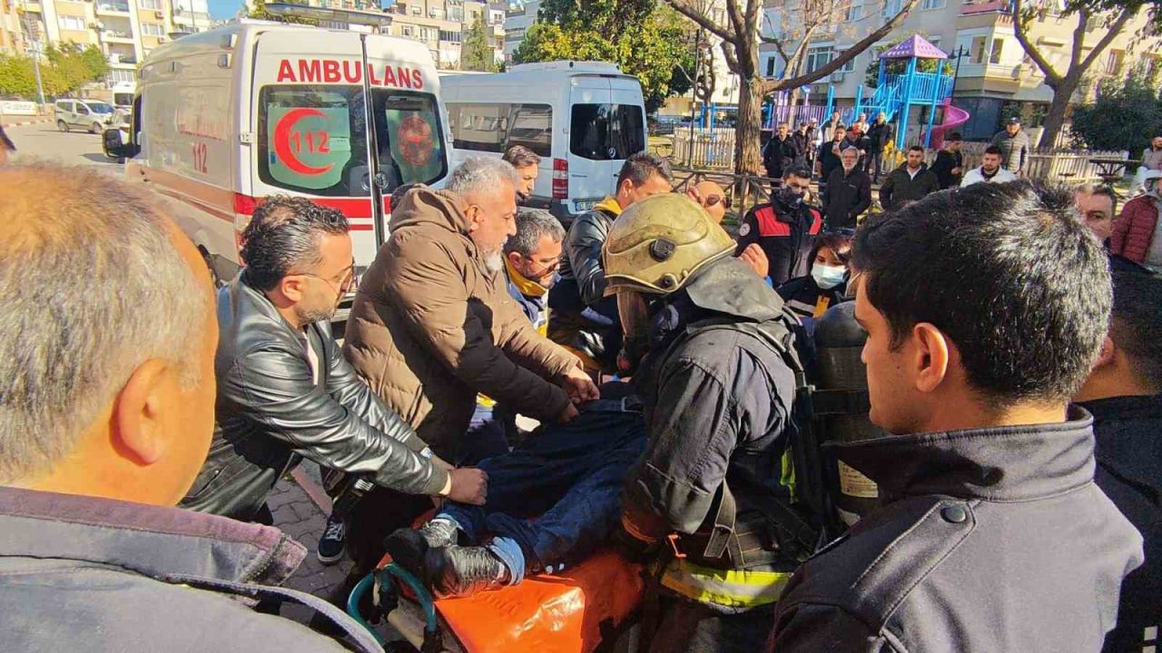 Antalya’da işyerini kendini kilitleyip yangın çıkaran pideci, camları kırıp içeriye giren itfaiye ekiplerince baygın bulundu