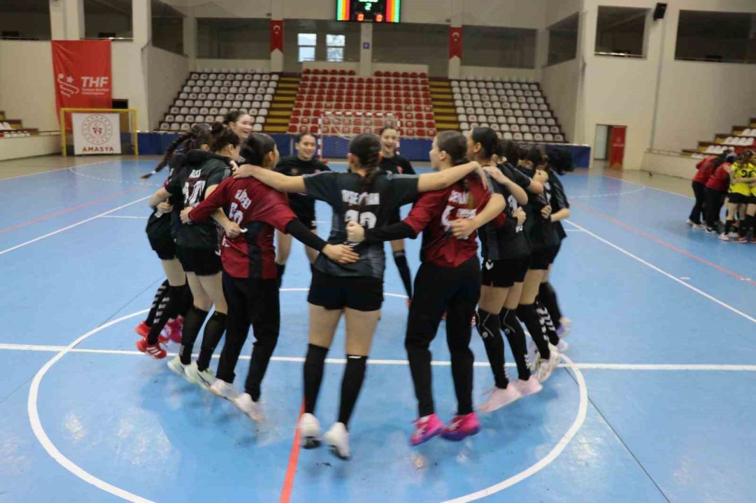 Kepez’in yıldız kızları hentbolda Türkiye şampiyonu