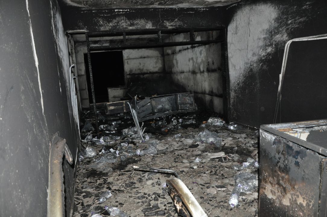 Mahalle muhtarlığı yandı