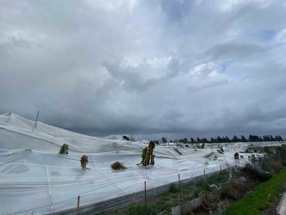 Hortum dünyaca meşhur ilçeyi harabeye çevirdi