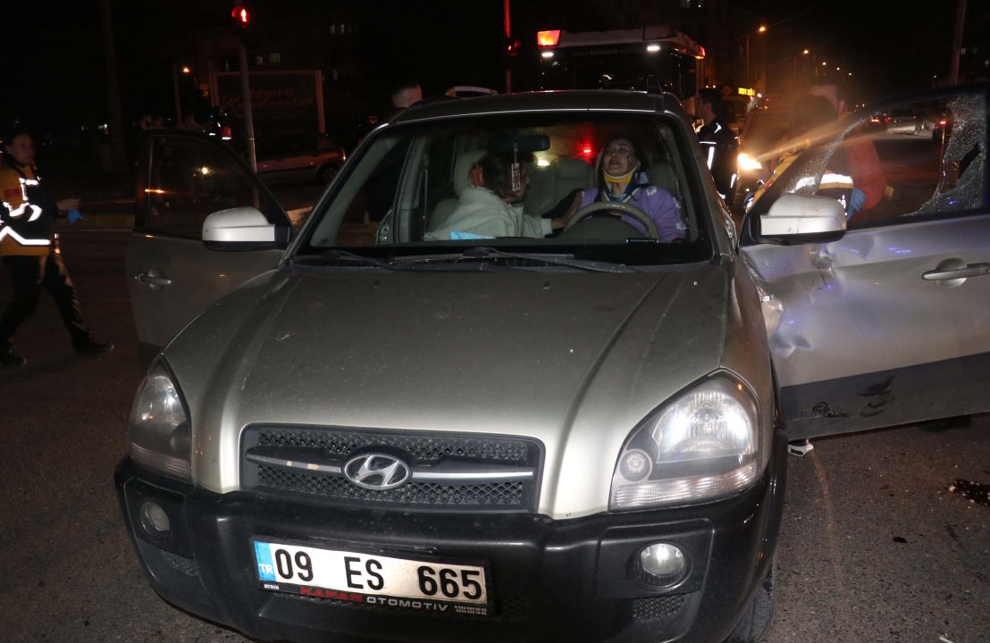 Antalya'da kavşakta feci kaza: 3 yaralı