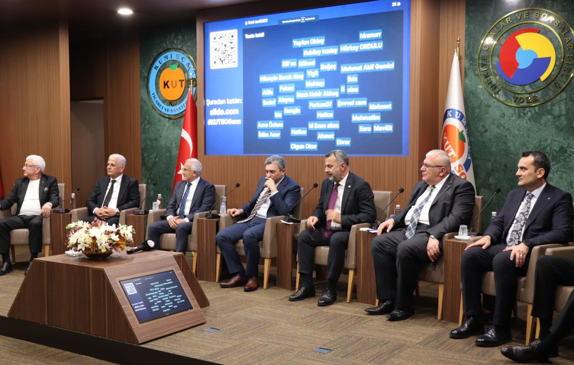 Vali Şahin, Kumluca'da gençlerle bir araya geldi