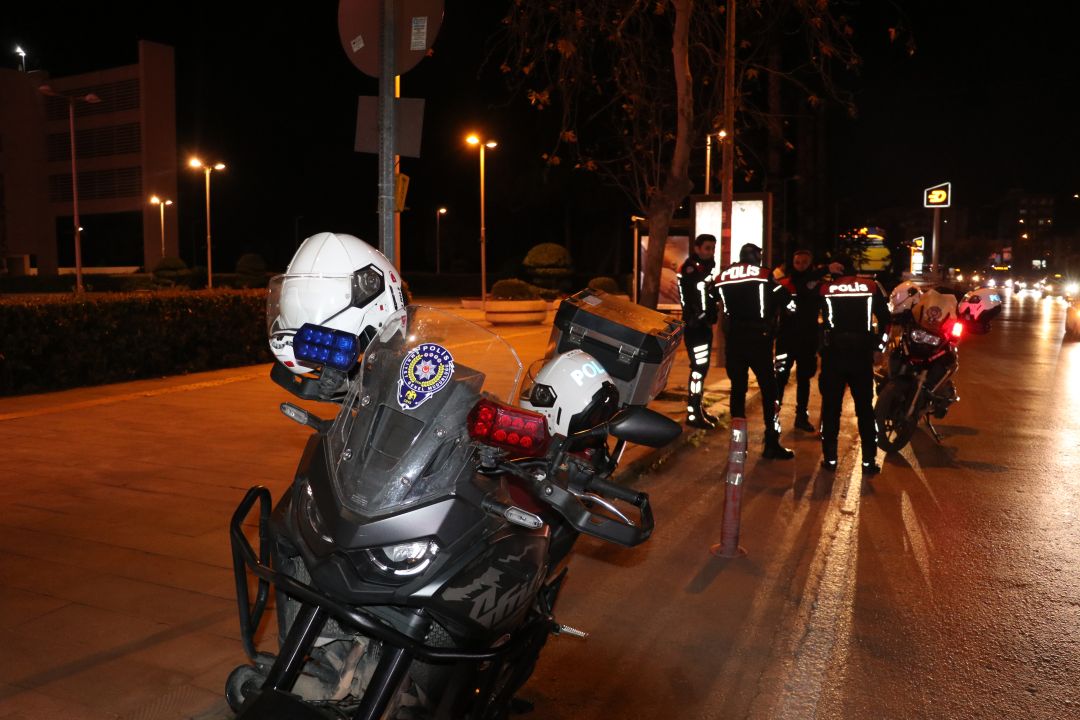 Ehliyetsiz sürücü yunus timlerine yakalandı