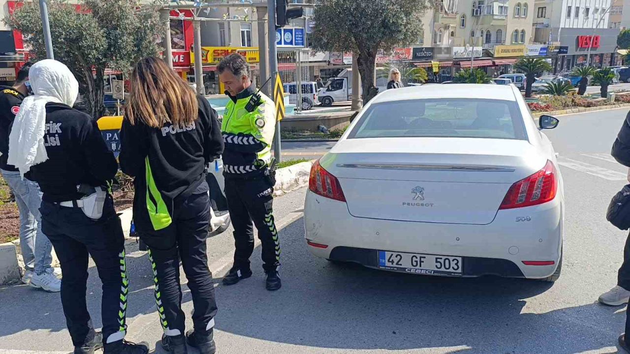 Kırmızı ışıkta geçip kaza yaptı, ehliyetine 1 ay el konuldu
