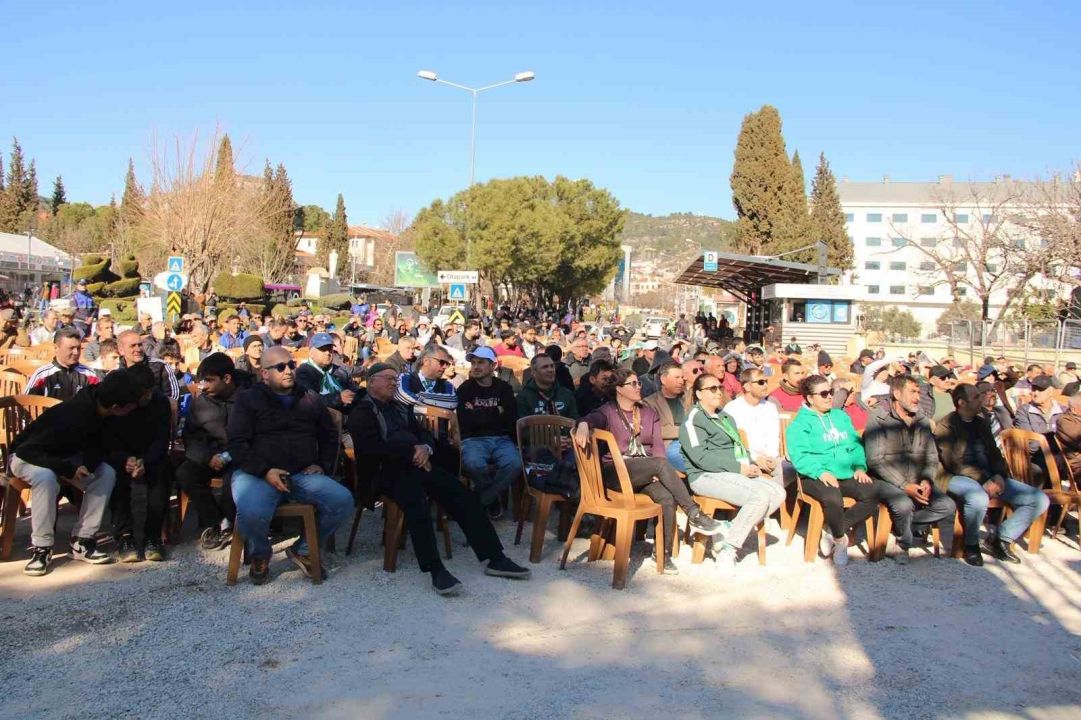 Seyirci yasağı taraftarı durduramadı