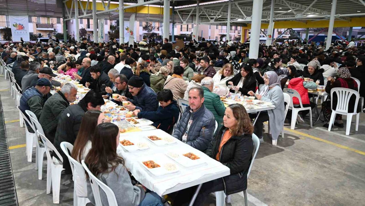 Kemer’de iftar sofrası Çamyuva’da kuruldu