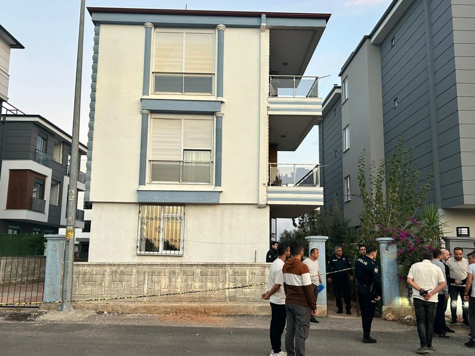 Eşini ve 2 kızını öldüren polis memuruna 3 kez ağırlaştırılmış müebbet