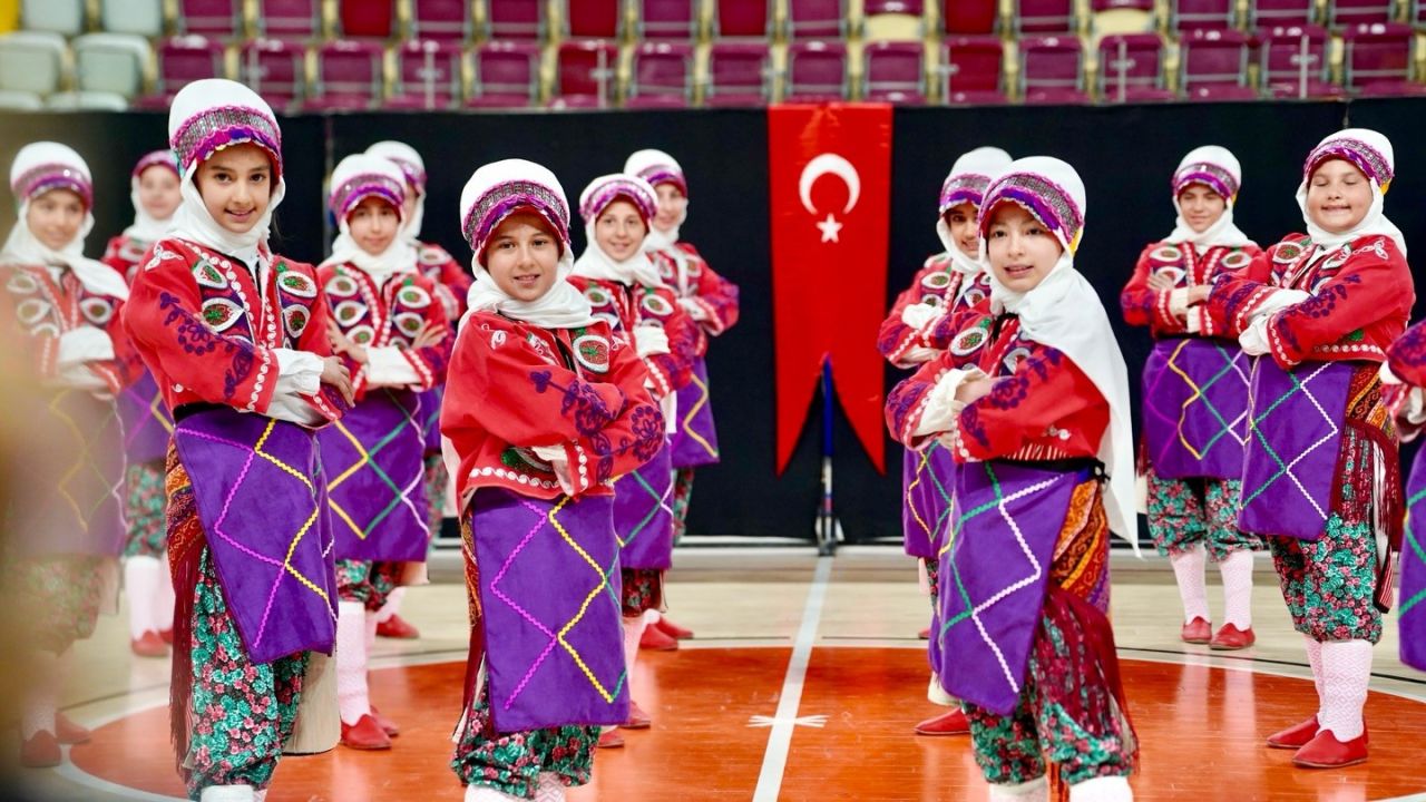 Isparta’da halk oyunları miniklerin şampiyonu Sevim Örnek İlkokulu