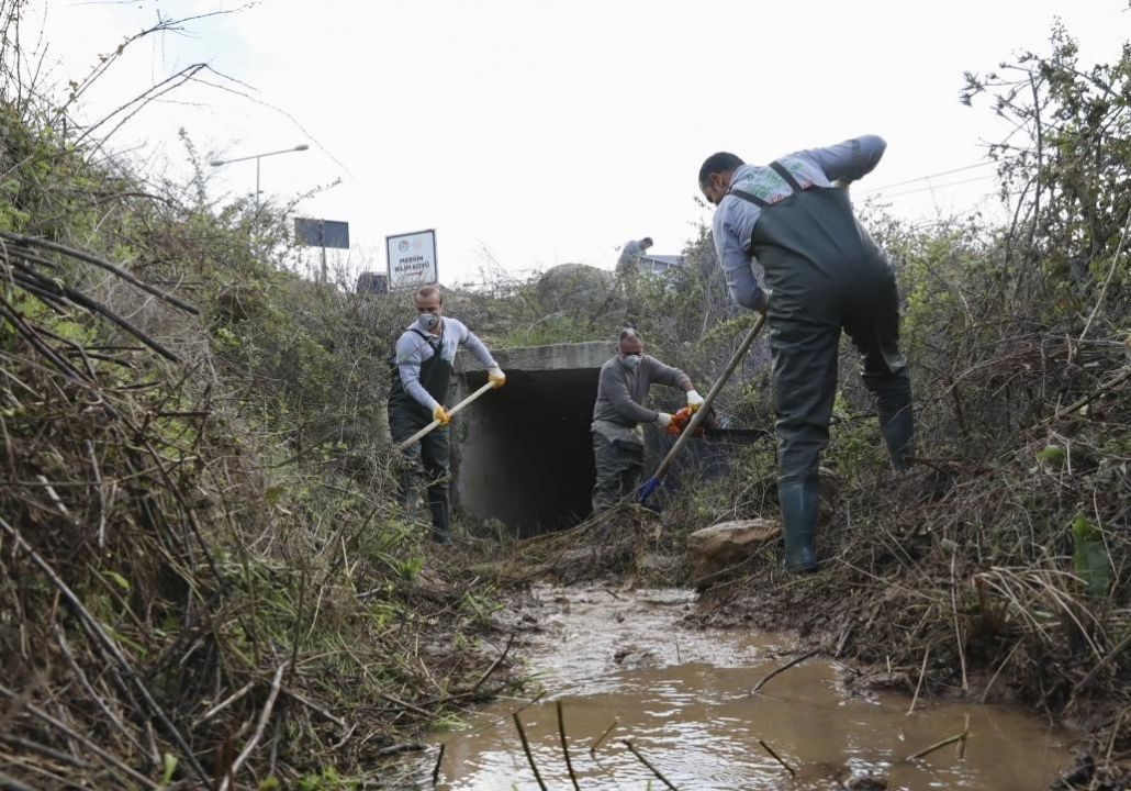 Mersin Büyükşehir Belediyesi kent genelinde haşereyle mücadeleyi sürdürüyor